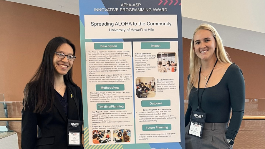 ALOHA project P3 student leaders Tracy Pham and Anuhea Sonnenberg at the American Pharmacists Association meeting.